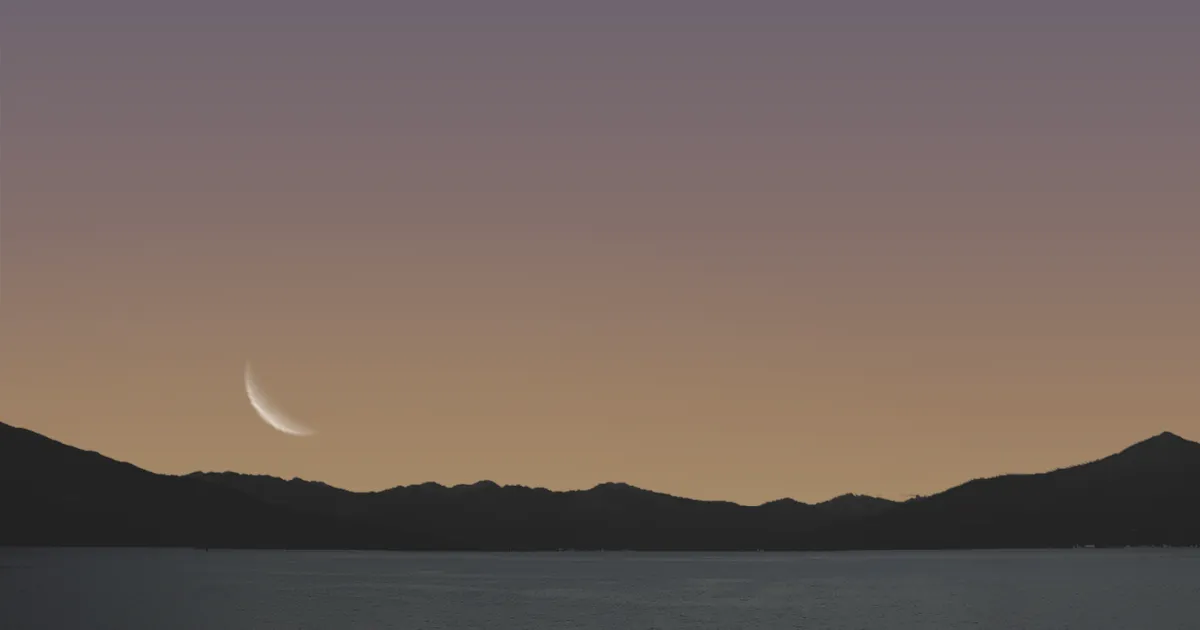 晦日月と空