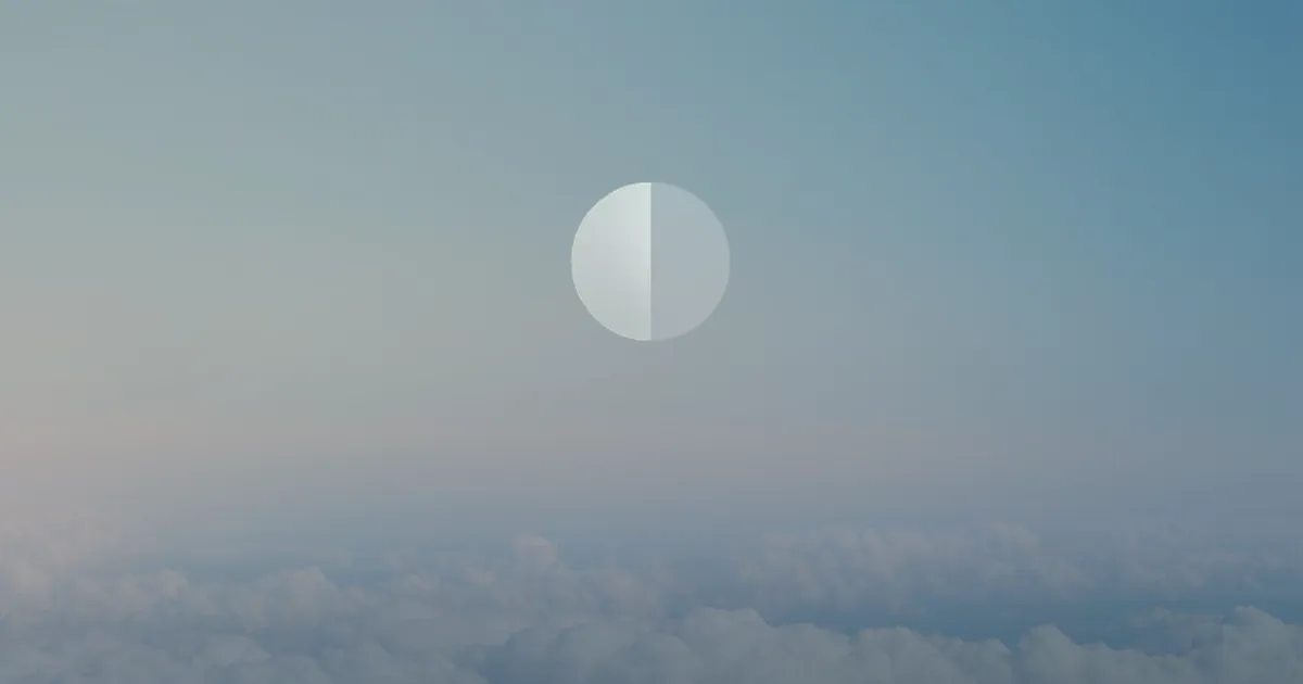 下弦の月の空のイメージ